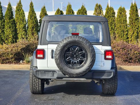 Used 2025 Jeep Wrangler Sport image 9