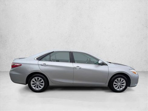 Used 2016 Toyota Camry LE FWD image 4