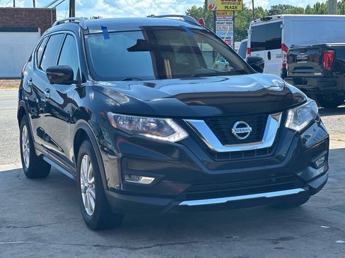 Used 2017 Nissan Rogue SV w/ SV Premium Package AWD/4WD image 4