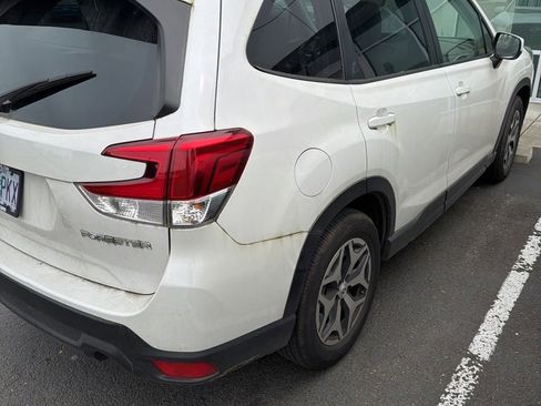 Used 2023 Subaru Forester Premium image 7