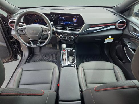 Used 2025 Chevrolet Trax RS w/ Sunroof Package image 29