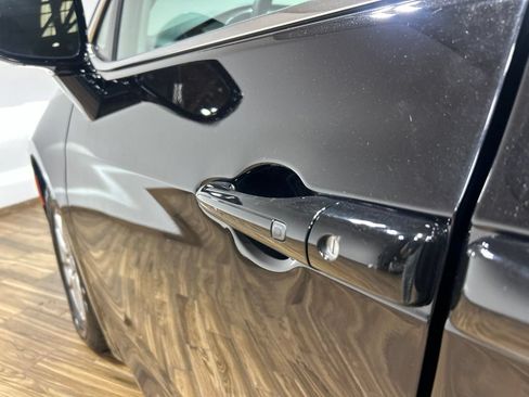 Certified 2024 Chrysler Pacifica Touring-L FWD image 20