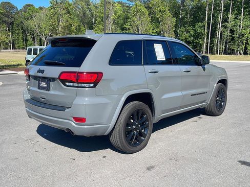 Used 2022 Jeep Grand Cherokee Laredo X AWD/4WD image 7