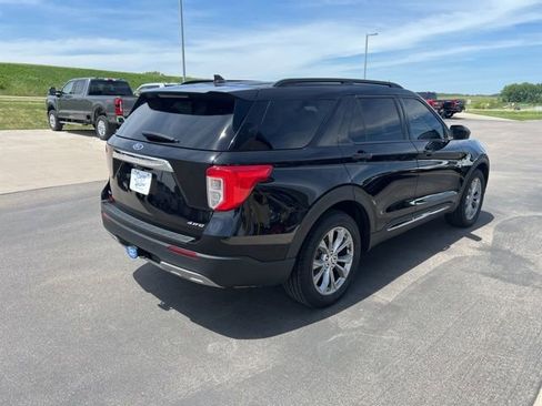 Used 2023 Ford Explorer XLT w/ Equipment Group 202A AWD/4WD image 5