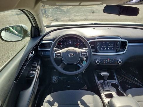 Used 2019 Kia Sorento LX image 24