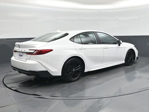 Used 2026 Toyota Camry SE FWD image 3