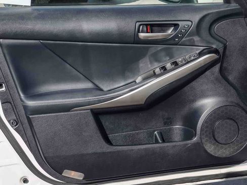 Used 2018 Lexus IS 300 image 19