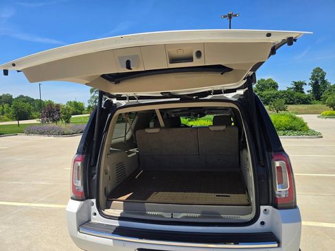 Used 2018 GMC Yukon XL Denali w/ Denali Ultimate Package AWD/4WD image 10