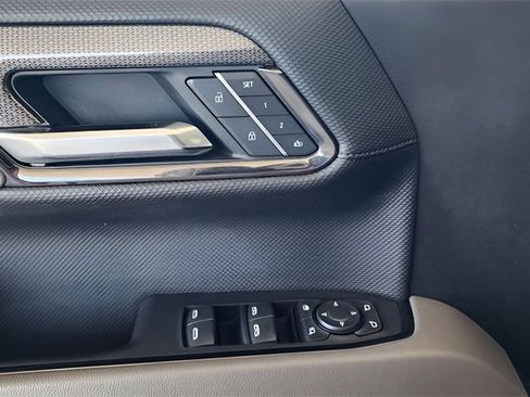 Used 2025 Chevrolet Silverado 1500 ZR2 w/ Technology Package image 13