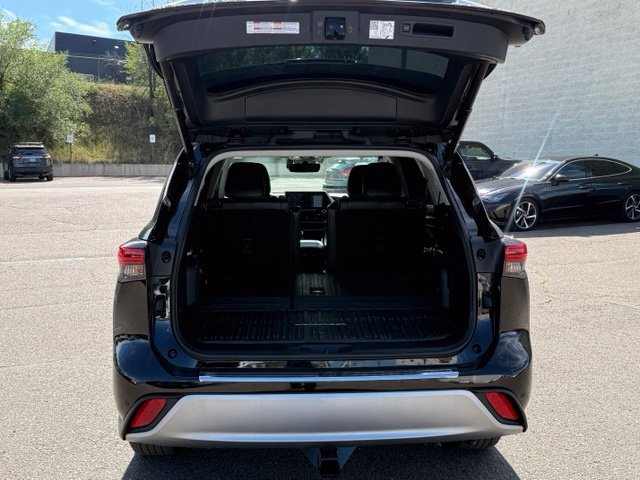 Used 2022 Toyota Highlander Platinum FWD image 16