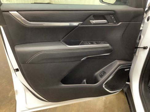 Used 2025 GMC Acadia Elevation FWD image 12