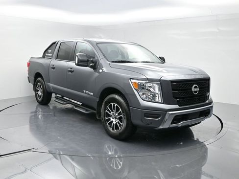 Used 2024 Nissan Titan SV w/ SV Convenience Package image 2