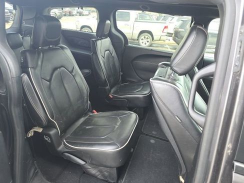 Used 2018 Chrysler Pacifica Limited w/ S Appearance Package image 8