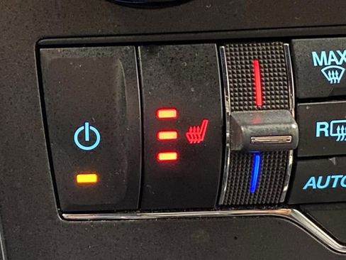 Used 2018 Ford Explorer XLT w/ Equipment Group 202A image 7