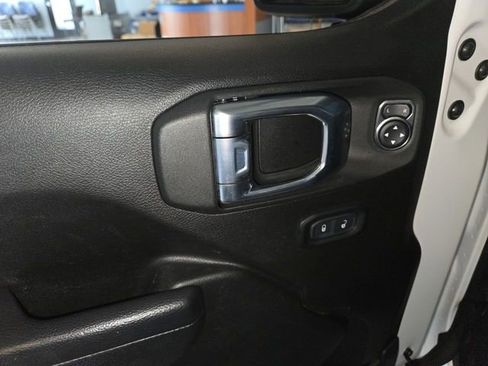 Used 2022 Jeep Wrangler Rubicon w/ LED Lighting Group AWD/4WD image 13