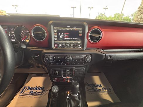 Used 2020 Jeep Gladiator Rubicon AWD/4WD image 16