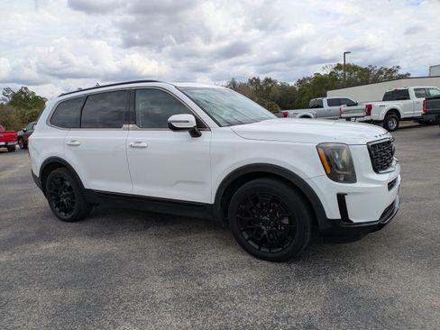 Used 2021 Kia Telluride EX w/ EX Premium Package image 2