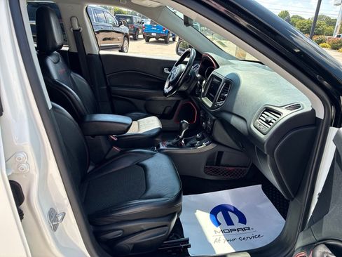 Used 2020 Jeep Compass Trailhawk AWD/4WD image 17
