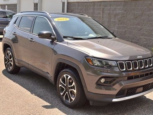Used 2024 Jeep Compass Limited AWD/4WD image 2