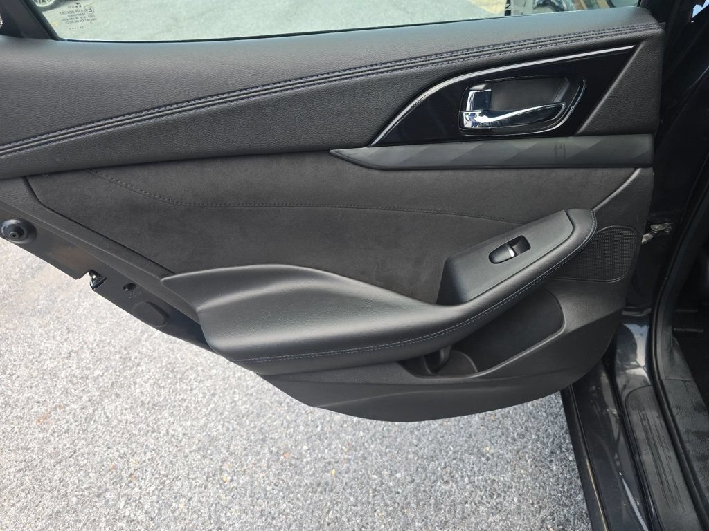 Used 2016 Nissan Maxima SR FWD image 12