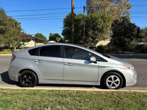 Used 2013 Toyota Prius Three w/ Solar Roof Pkg image 2