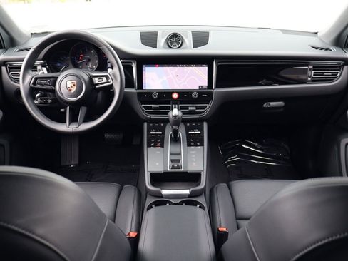 Certified 2025 Porsche Macan AWD/4WD image 21