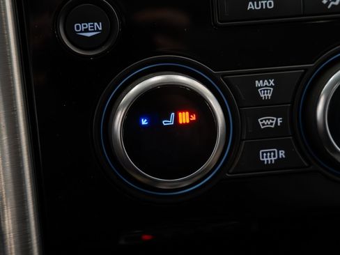 Used 2017 Land Rover Discovery HSE AWD/4WD image 14
