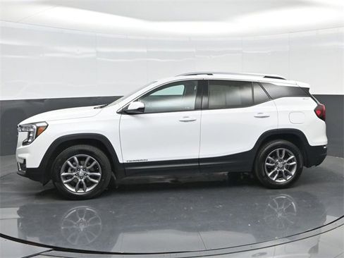 Used 2024 GMC Terrain SLT image 8