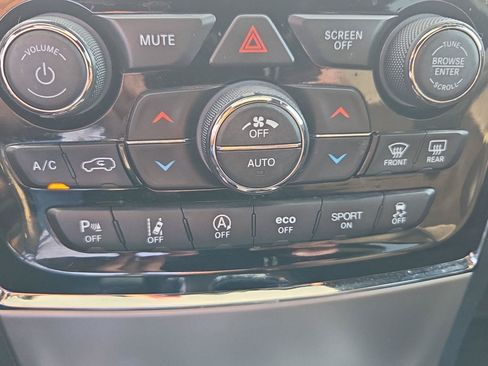 Used 2020 Jeep Grand Cherokee Laredo w/ Quick Order Package 2BN North AWD/4WD image 18
