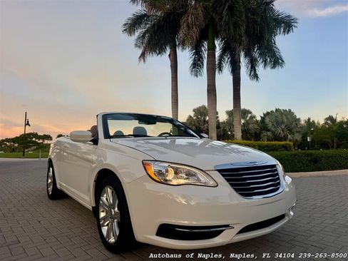 Used 2013 Chrysler 200 Touring FWD image 5