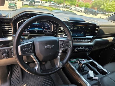 Used 2024 Chevrolet Silverado 1500 LT Trail Boss w/ LT Trail Boss Premium Package AWD/4WD image 15