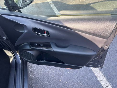 Used 2020 Toyota Prius LE image 31