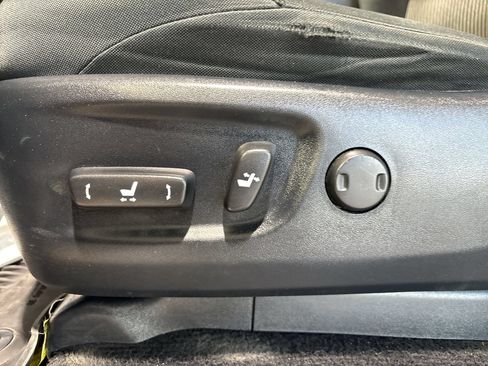Used 2016 Toyota 4Runner SR5 AWD/4WD image 12