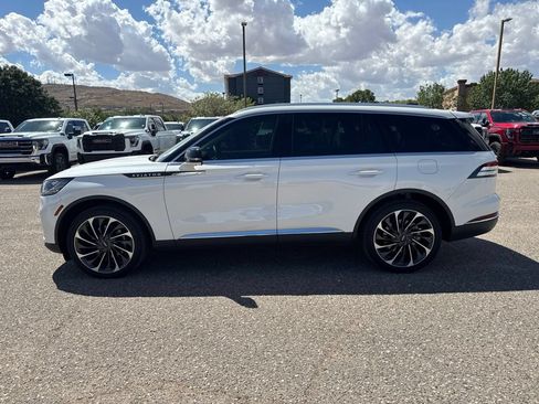 Used 2025 Lincoln Aviator Reserve w/ Luxury Package AWD/4WD image 8