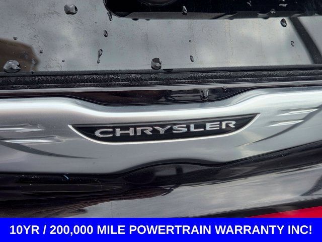 Used 2024 Chrysler Pacifica Touring-L FWD image 14