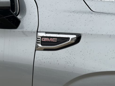 Used 2025 GMC Yukon Denali AWD/4WD image 5