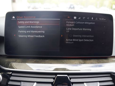 Used 2021 BMW 530i w/ M Sport Package RWD image 21