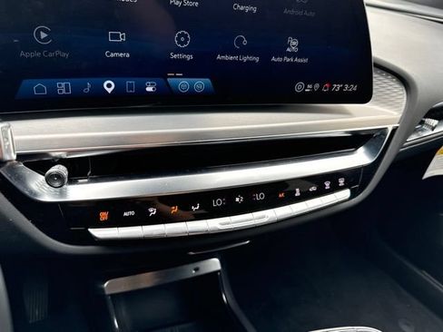 Used 2025 Cadillac Lyriq Luxury AWD/4WD image 16