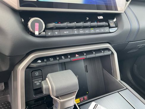 New 2026 Toyota Tundra Platinum AWD/4WD image 28