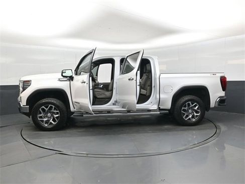 Used 2023 GMC Sierra 1500 SLT image 48