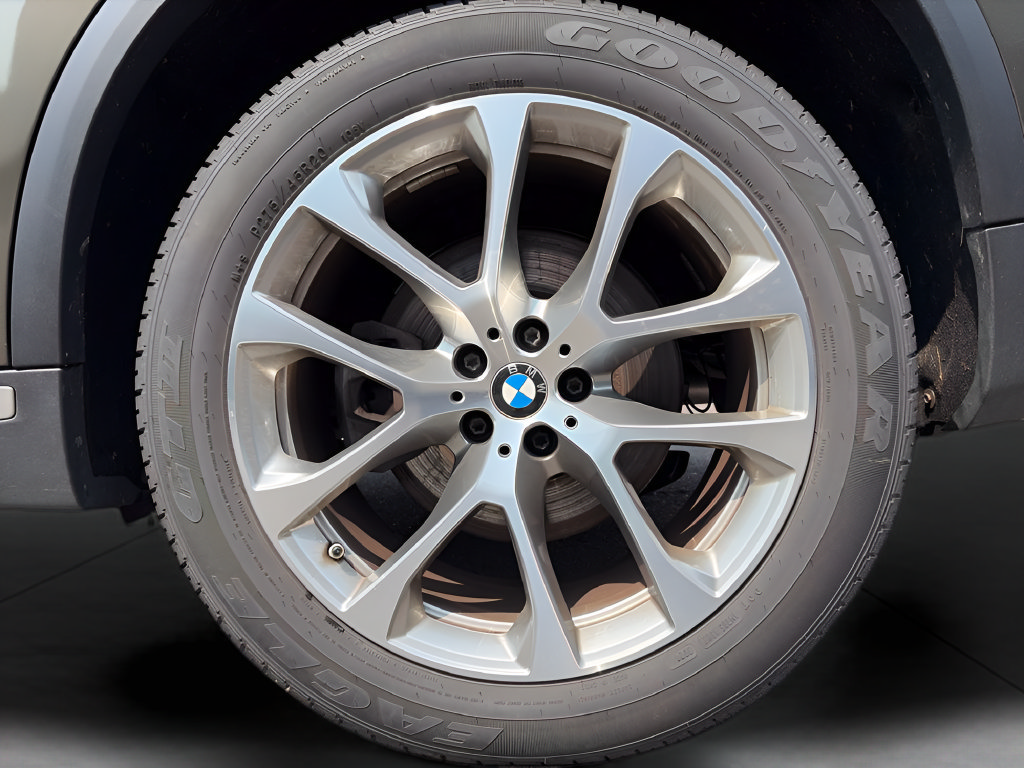 Used 2023 BMW X5 xDrive40i w/ Premium Package AWD/4WD image 23