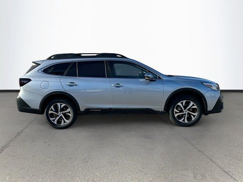 Used 2022 Subaru Outback Limited image 8