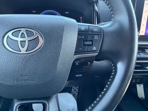 Used 2025 Toyota Camry SE FWD image 27
