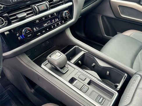 Used 2024 Nissan Pathfinder Platinum image 14