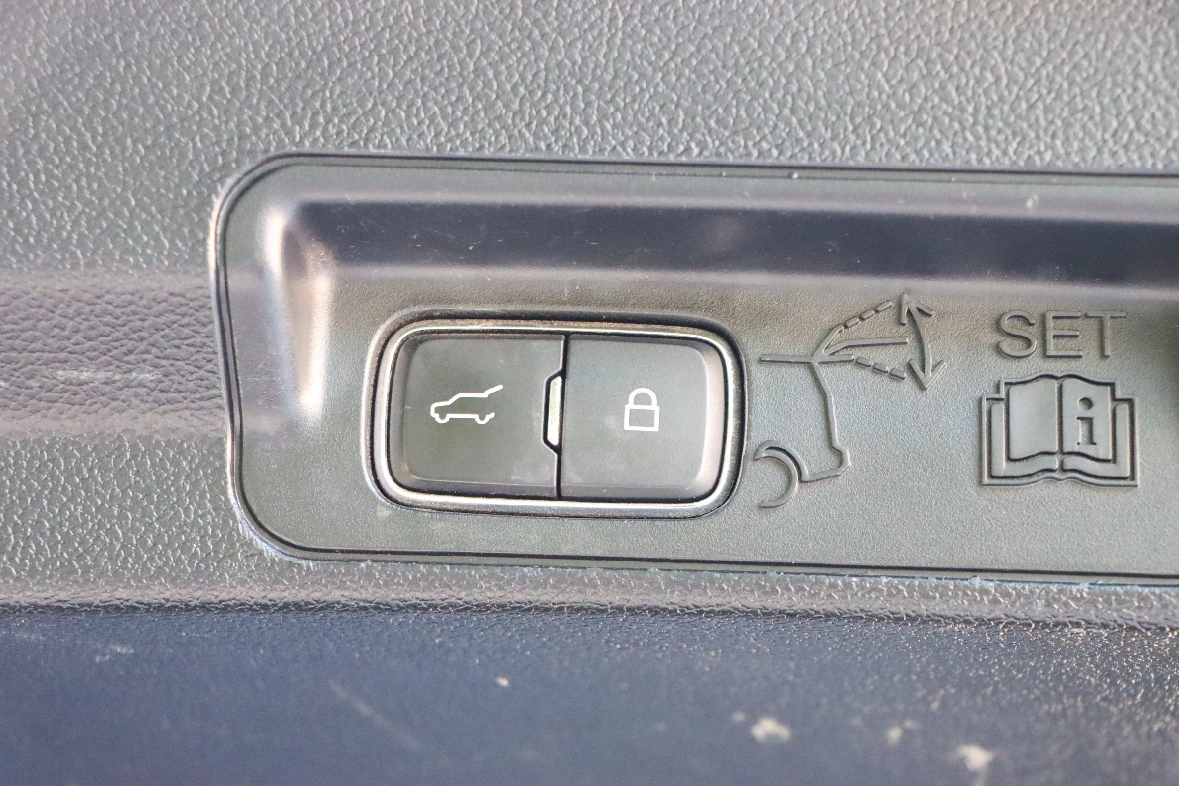 Used 2020 Ford Explorer Limited RWD image 28