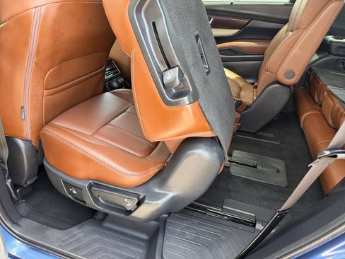 Used 2019 Subaru Ascent Touring w/ Popular Package #2 AWD/4WD image 16