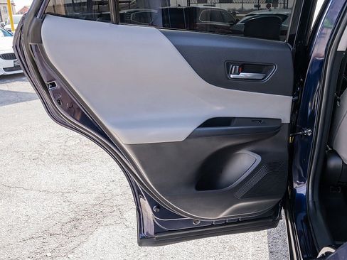 Used 2021 Toyota Venza LE image 11