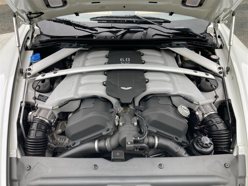 Used 2011 Aston Martin DB9 Volante RWD image 37