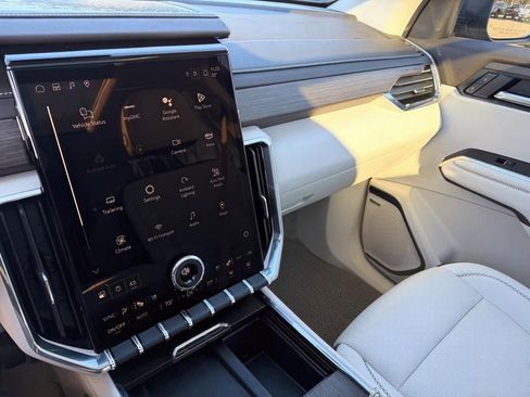 Used 2025 GMC Acadia Denali w/ Super Cruise Package image 17