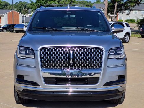 Used 2023 Lincoln Navigator Black Label AWD/4WD image 2